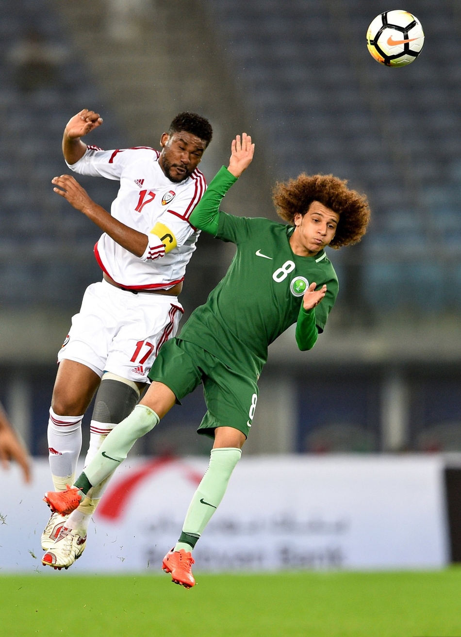 爱游戏APP-泰国队横扫日本队，黄鸭组合统治全场