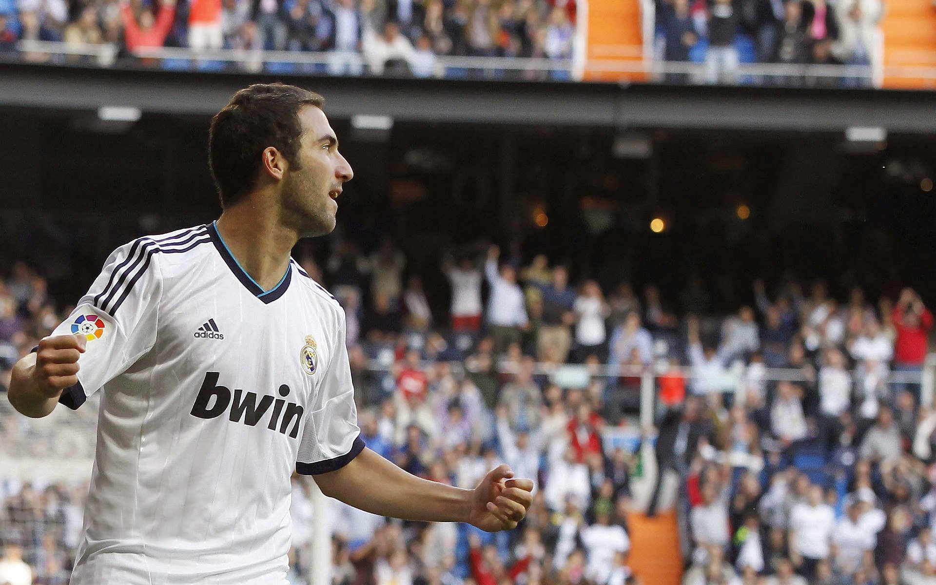 活塞血拼猛龙,福克斯在德甲争冠战接管比赛,体育精神的跨洲交响