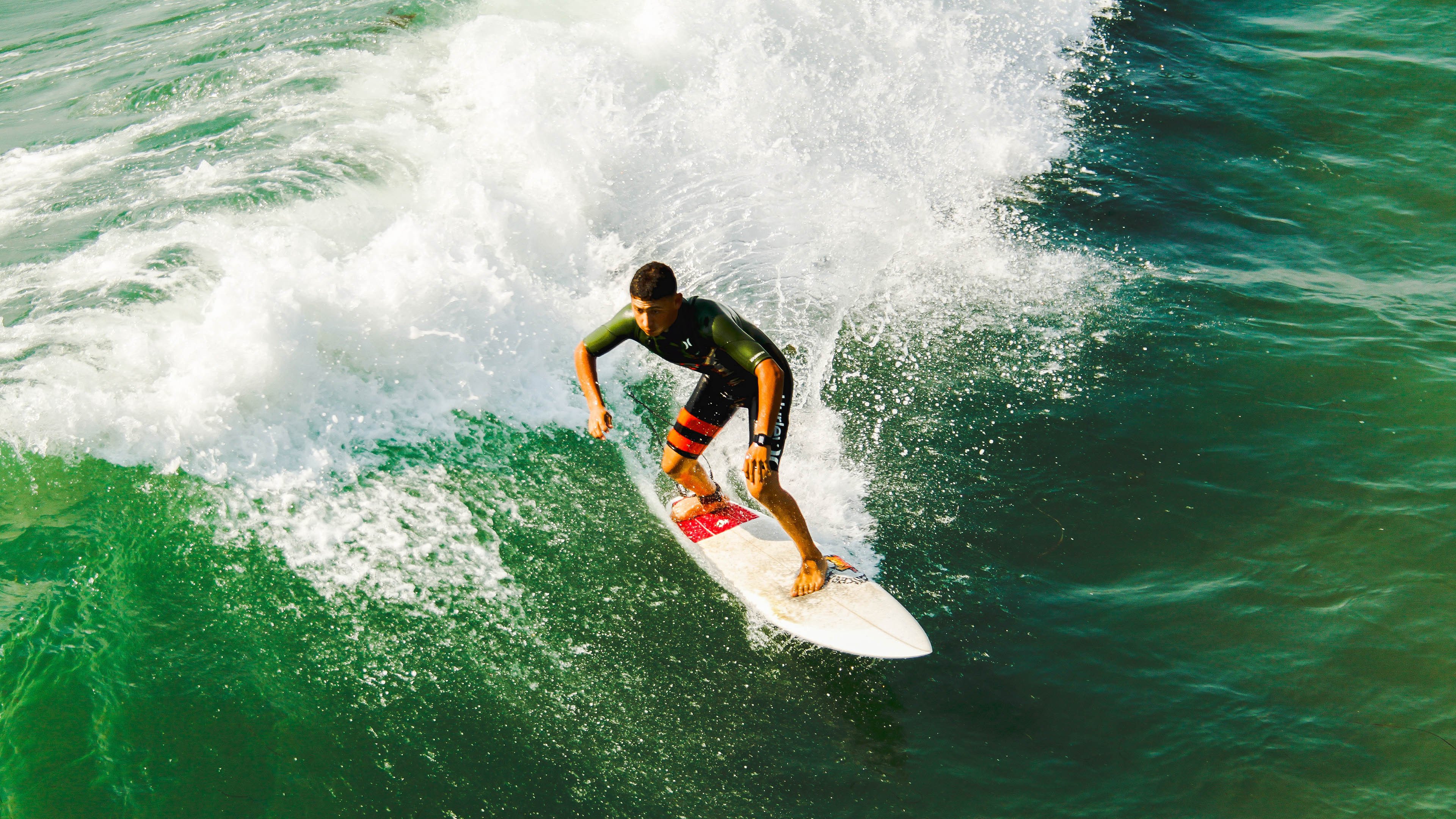 爱游戏tv-伊拉克血拼勒沃库森，莱万成为关键先生