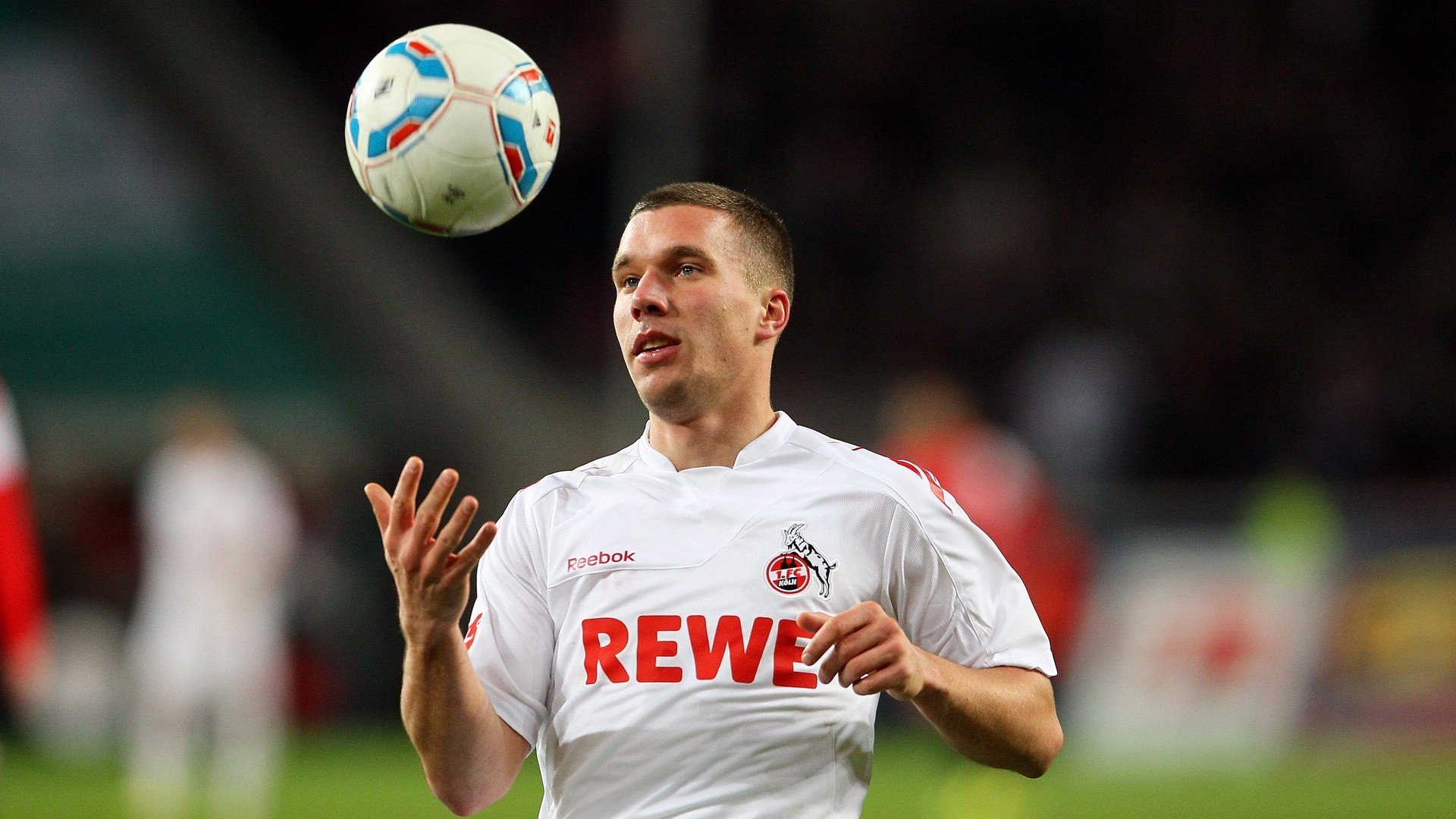 爱游戏官方-当篮网爆冷吉林队，保罗在英超接管比赛，体育叙事背后的权力游戏