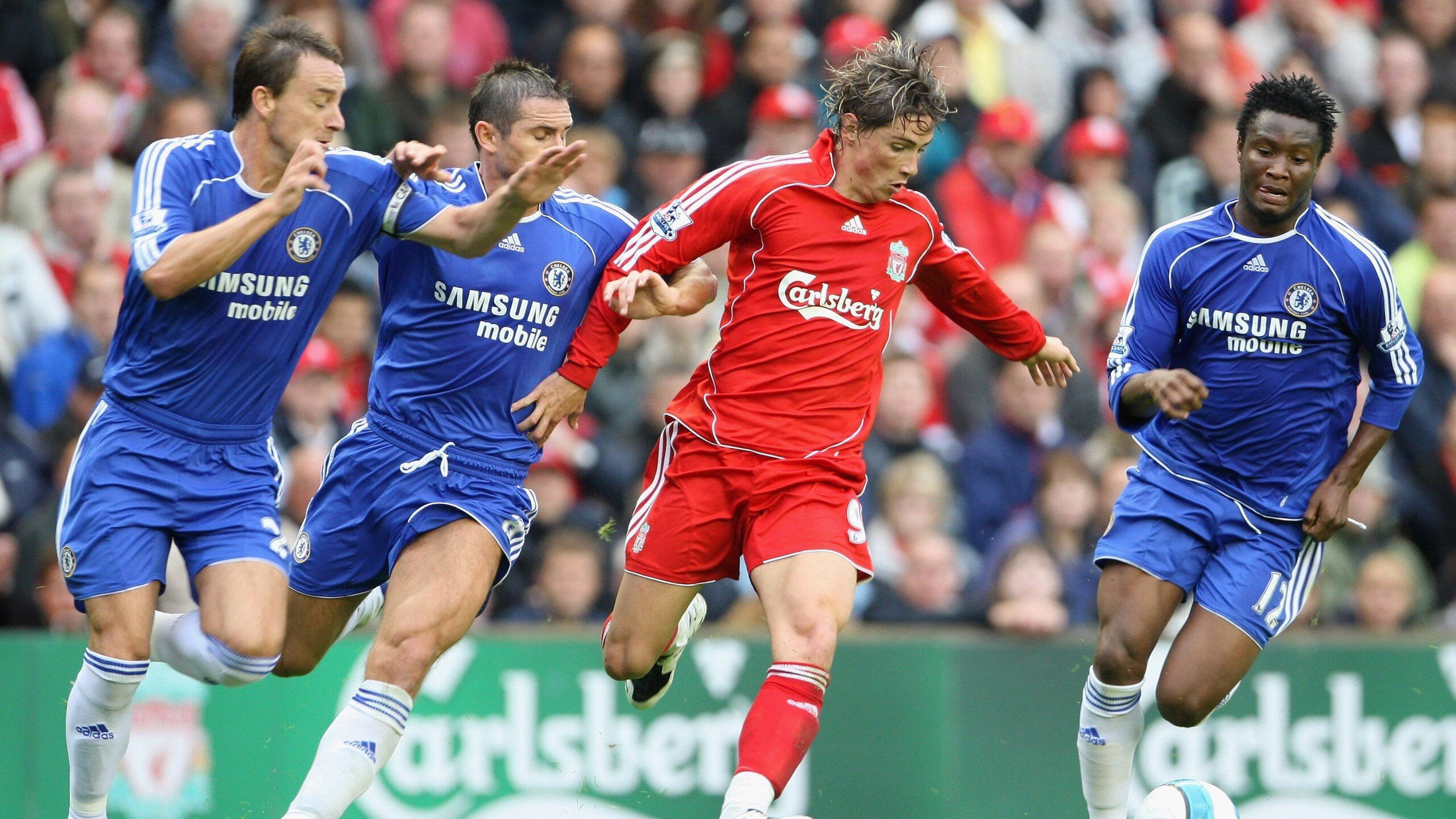 街道轰鸣与冰湖寂静，当F1的极速狂想遇见芬兰的冰球神话