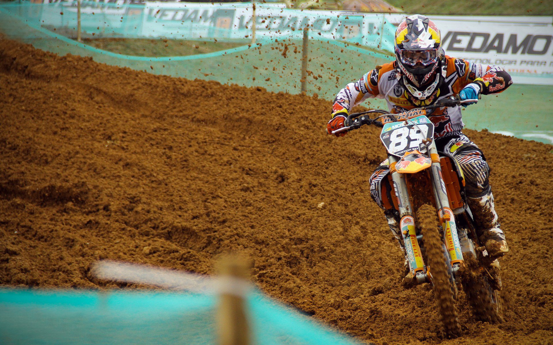 黄喜灿的钢铁牢笼，当韩国利刃在塞维利亚筑起叹息之墙